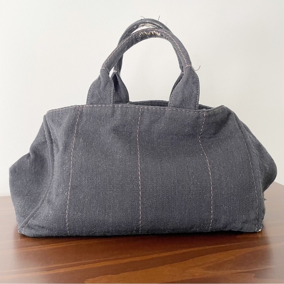 ❤️SOLD❤️Prada distressed dark gray denim logo large tote bag - Picture 2 of 12